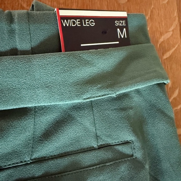 🆕 Wide Leg Green Pants - Picture 6 of 6